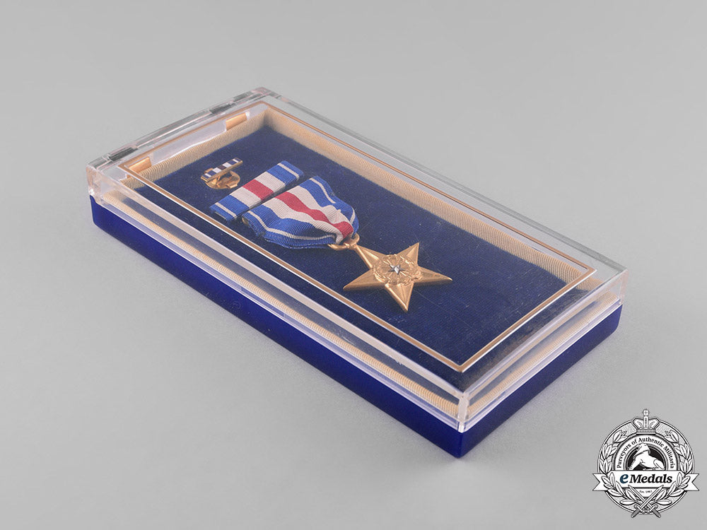 united_states._a_silver_star_and_bronze_star_with_cases_of_issue,_c.1960_c18-047170