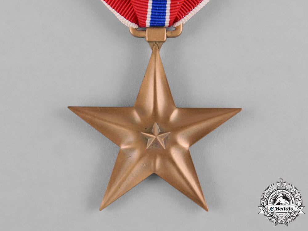 united_states._a_silver_star_and_bronze_star_with_cases_of_issue,_c.1960_c18-047171