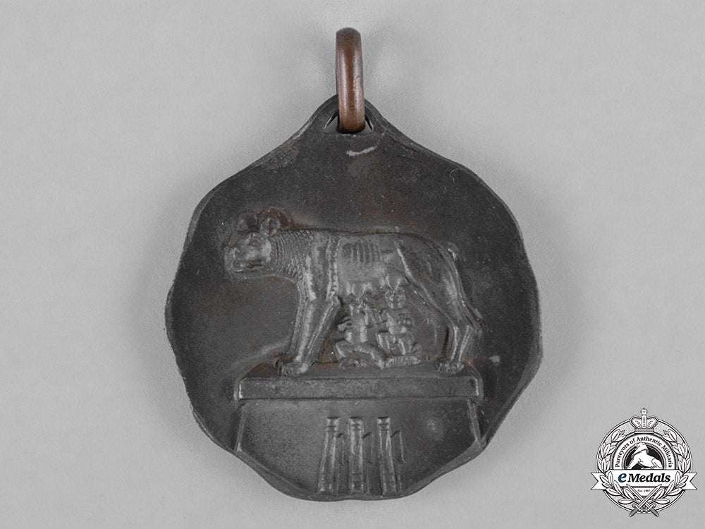 italy,_kingdom._a_regia_marina_battleship_roma_medal_c18-047195
