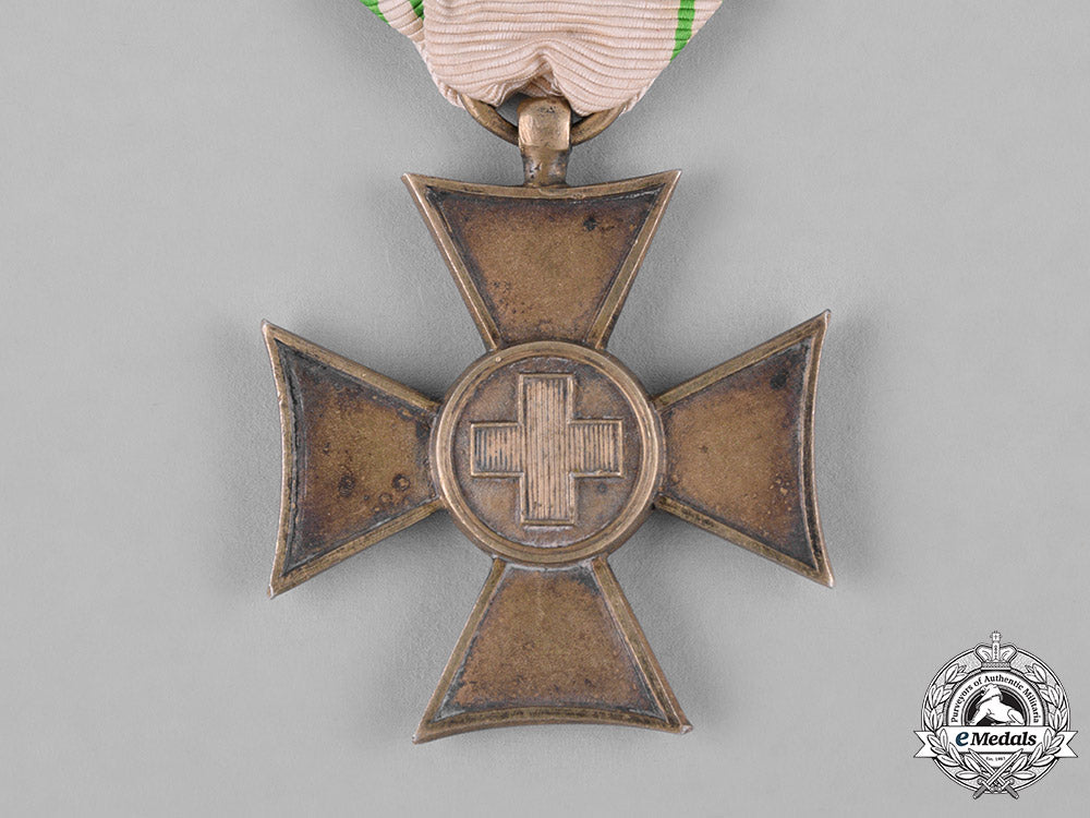 italy,_kingdom._a_red_cross_long_service_cross,1_st_class_gold_grade_for_twenty-_five_years'_service_c18-047233
