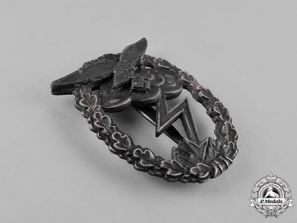 germany,_luftwaffe._a_ground_assault_badge_by_rudolf_karneth&_söhne_c18-047506