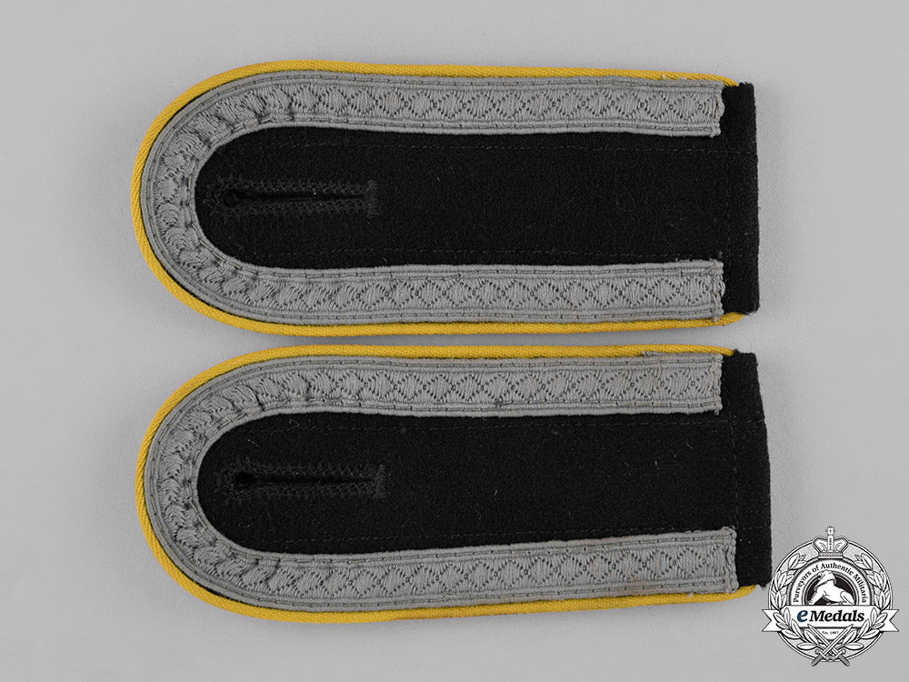 germany,_waffen-_ss._a_pair_of_unterscharführer_cavalry/_motorized_reconn_personnel_shoulder_straps_c18-047528