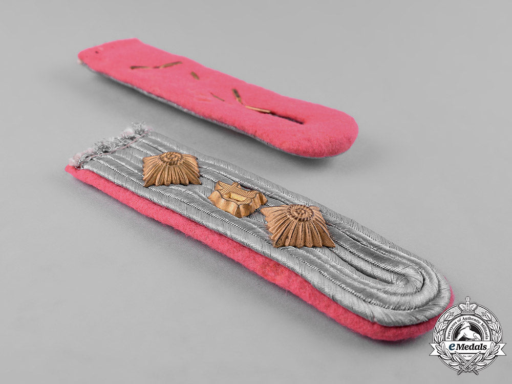 germany,_heer._a_set_of_hauptmann_panzerjäger_shoulder_boards_and_collar_tabs_c18-047540