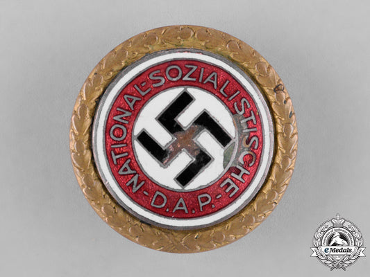 germany,_nsdap._a_golden_party_badge,_awarded_to_karl_wilhelm_bauer,_by_deschler&_sohn,_c.1933_c18-047564