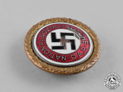 germany,_nsdap._a_golden_party_badge,_awarded_to_karl_wilhelm_bauer,_by_deschler&_sohn,_c.1933_c18-047566