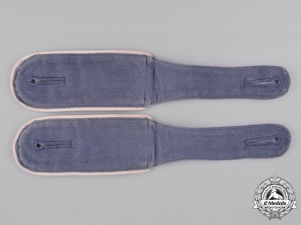 germany,_luftwaffe._a_set_of_hermann_göring_tropical_shoulder_straps_and_chevron_c18-047587