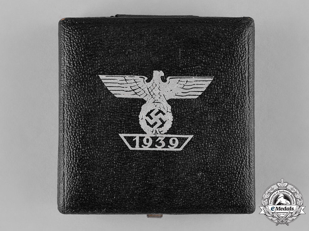 germany,_wehrmacht._a_clasp_to_the_iron_cross1939_i_class_with_case,_type_ii_c18-047737