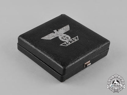 germany,_wehrmacht._a_clasp_to_the_iron_cross1939_i_class_with_case,_type_ii_c18-047739