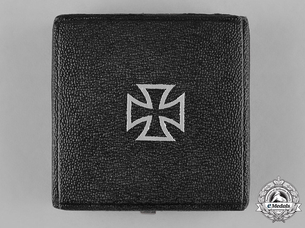 germany,_wehrmacht._a1939_iron_cross,_i_class_with_case,_by_steinhauer&_lück_c18-047765