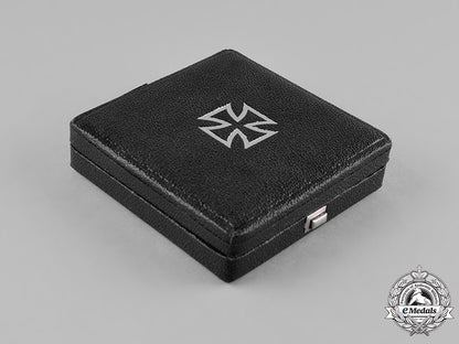germany,_wehrmacht._a1939_iron_cross,_i_class_with_case,_by_steinhauer&_lück_c18-047767
