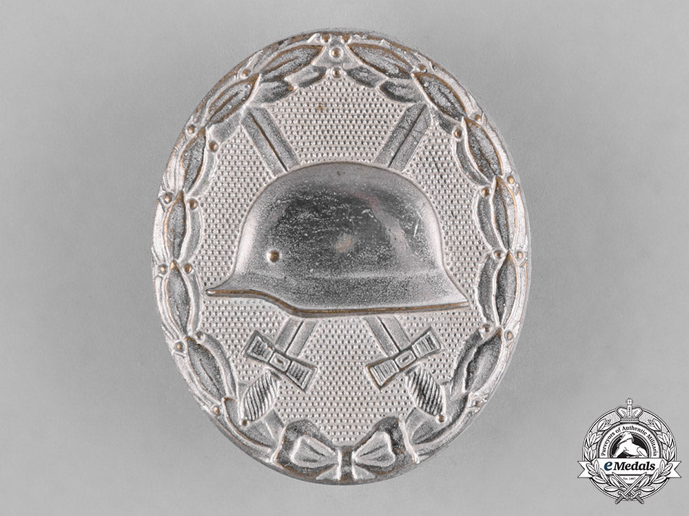 germany,_wehrmacht._a_silver_grade_wound_badge,1957_issue_c18-047937