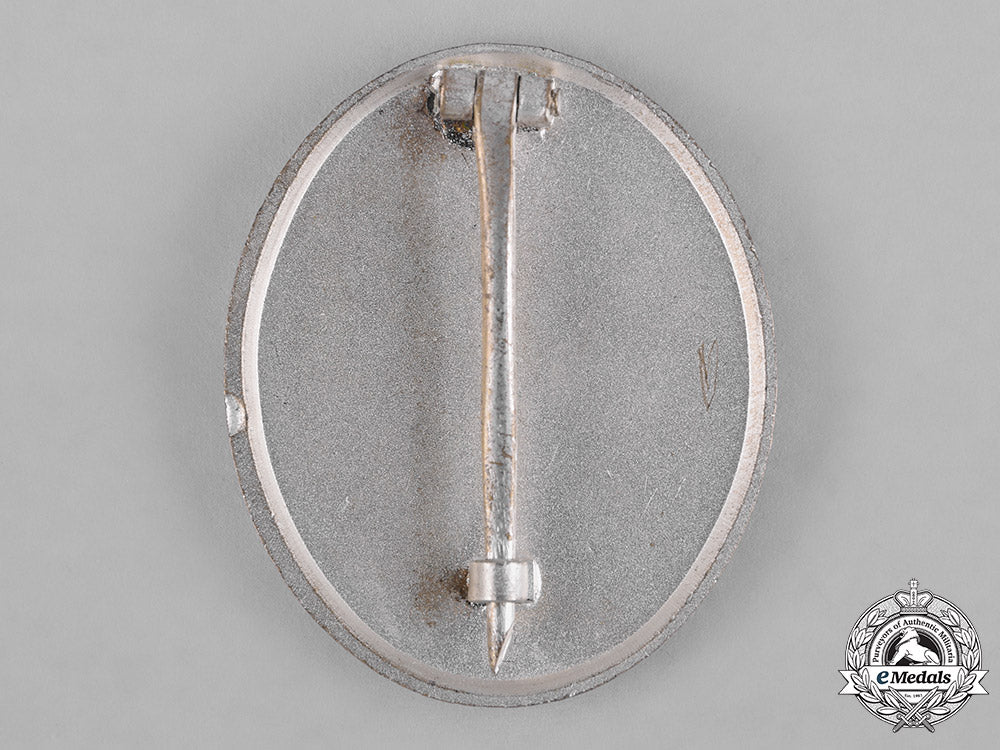 germany,_wehrmacht._a_silver_grade_wound_badge,1957_issue_c18-047938