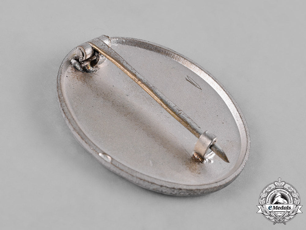 germany,_wehrmacht._a_silver_grade_wound_badge,1957_issue_c18-047939