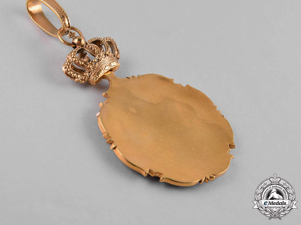 spain,_kingdom._a_noble_company_of_knights_crossbowmen_of_saint_philip_and_saint_james_the_less_neck_badge_c18-047958