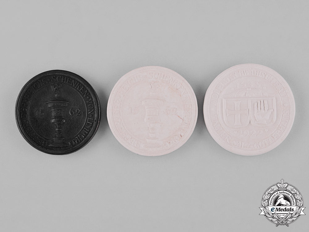 germany,_weimar._a_set_of_three_commemorative_coins_with_case,_c.1922_c18-048094_1