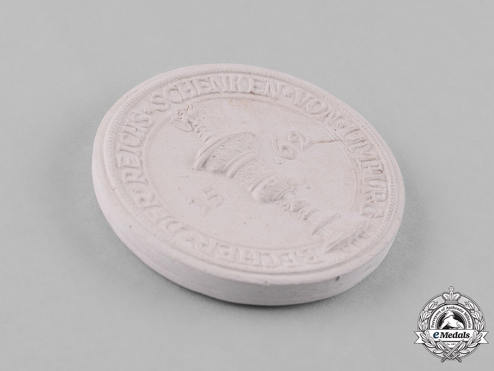 germany,_weimar._a_set_of_three_commemorative_coins_with_case,_c.1922_c18-048097_1