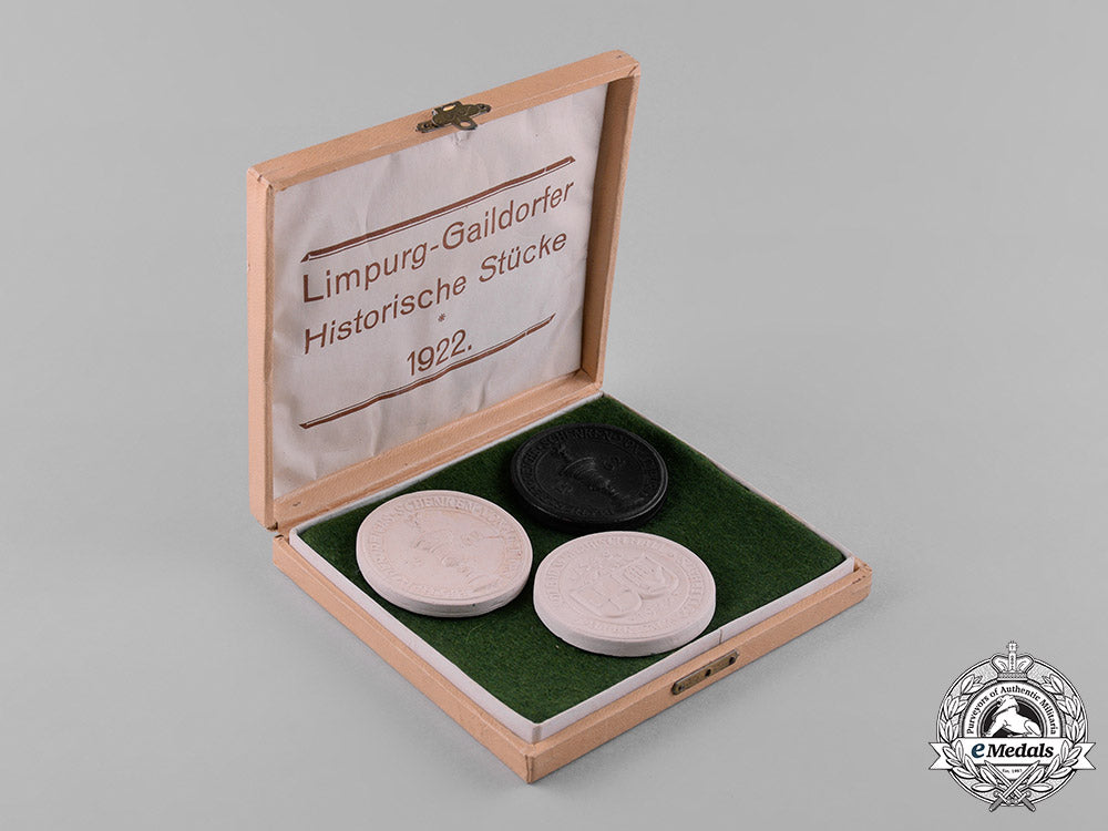 germany,_weimar._a_set_of_three_commemorative_coins_with_case,_c.1922_c18-048100_1