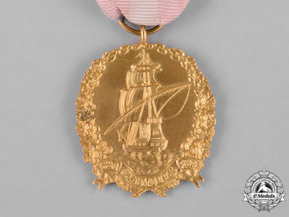 united_states._a_general_society_of_mayflower_descendants_membership_badge_in_gold,_by_caldwell,_c.1897_c18-048247