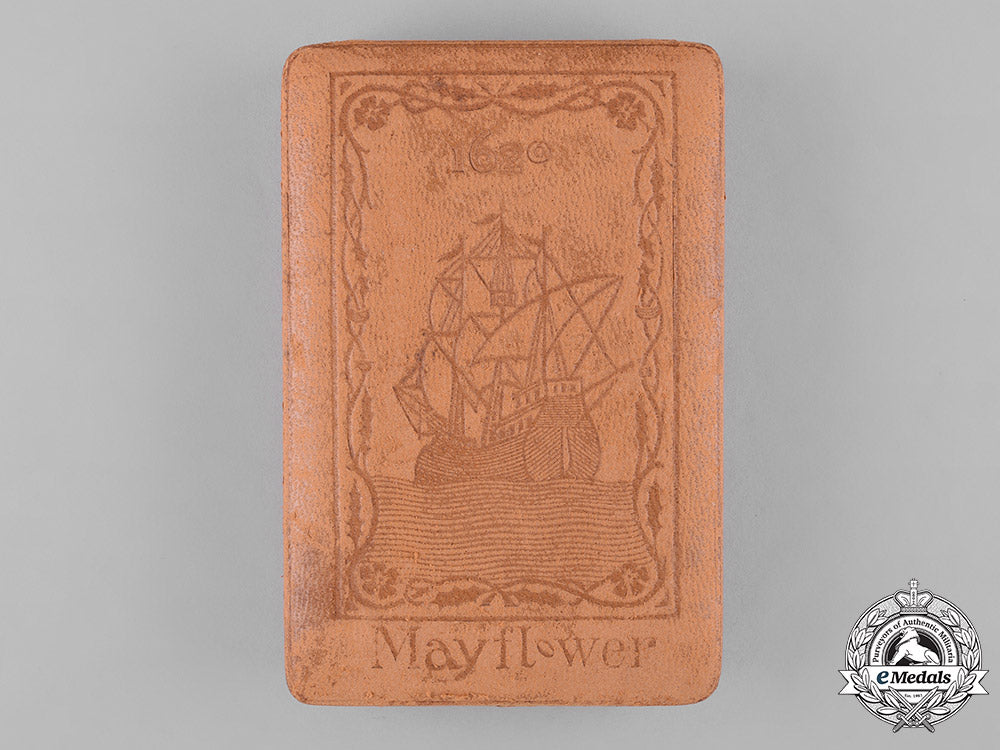 united_states._a_general_society_of_mayflower_descendants_membership_badge_in_gold,_by_caldwell,_c.1897_c18-048251