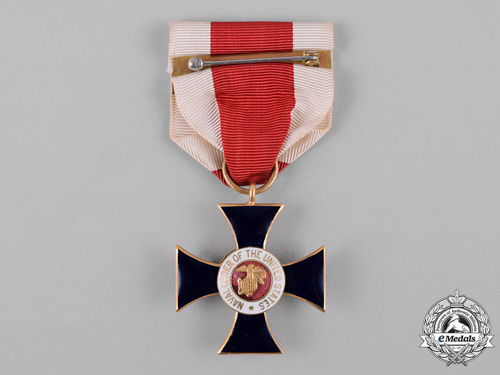 united_states._a_naval_order_of_the_united_states_membership_badge_in_gold,_c.1910_c18-048261_1