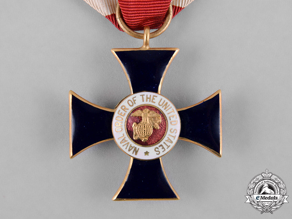 united_states._a_naval_order_of_the_united_states_membership_badge_in_gold,_c.1910_c18-048263_1