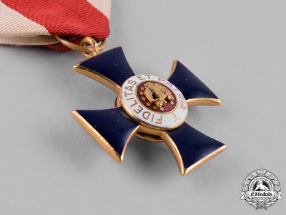 united_states._a_naval_order_of_the_united_states_membership_badge_in_gold,_c.1910_c18-048265_1