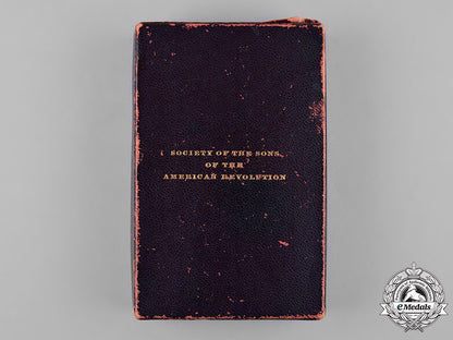 united_states._a_national_society_of_the_sons_of_the_american_revolution_membership_badge,_by_tiffany&_co.,_c.1890_c18-048272_1