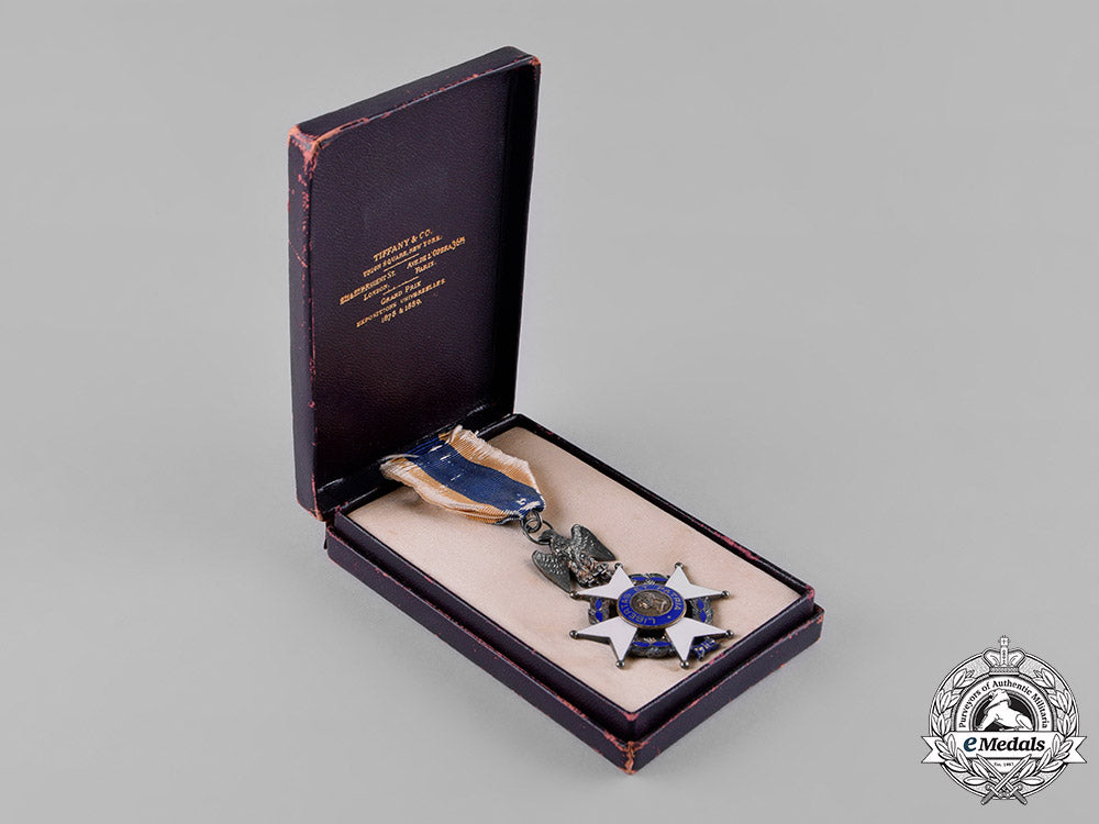 united_states._a_national_society_of_the_sons_of_the_american_revolution_membership_badge,_by_tiffany&_co.,_c.1890_c18-048273_1