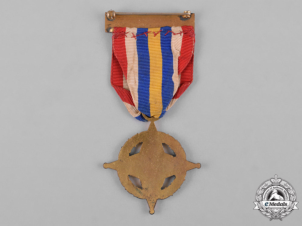 united_states._a_regular_veterans_association_membership_badge,_c.1935_c18-048277