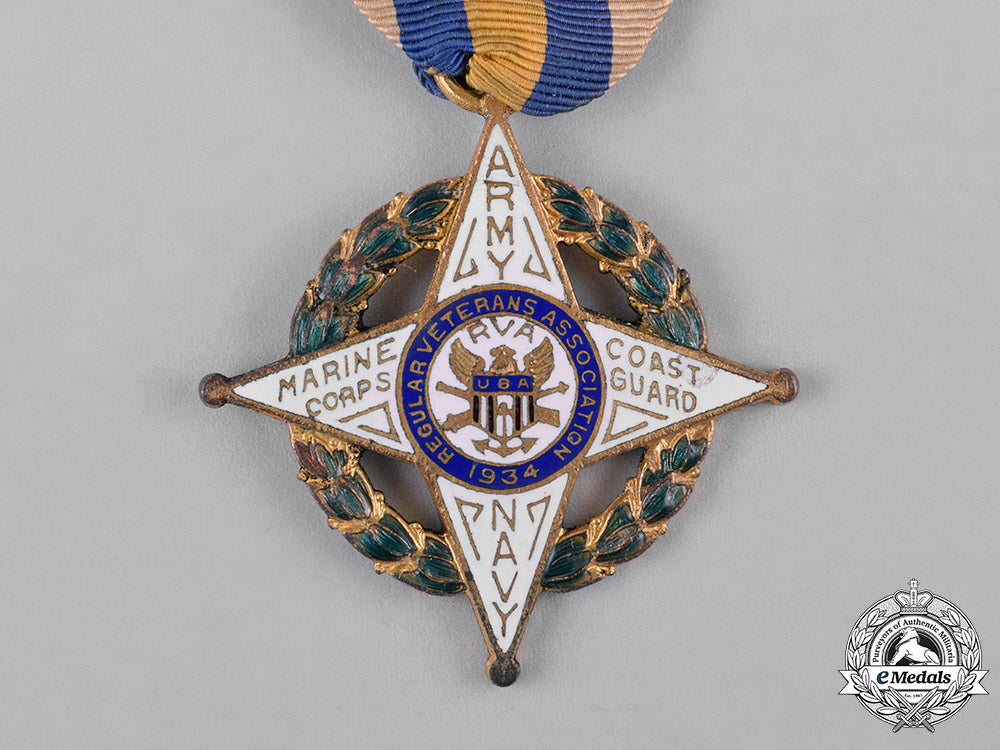 united_states._a_regular_veterans_association_membership_badge,_c.1935_c18-048278