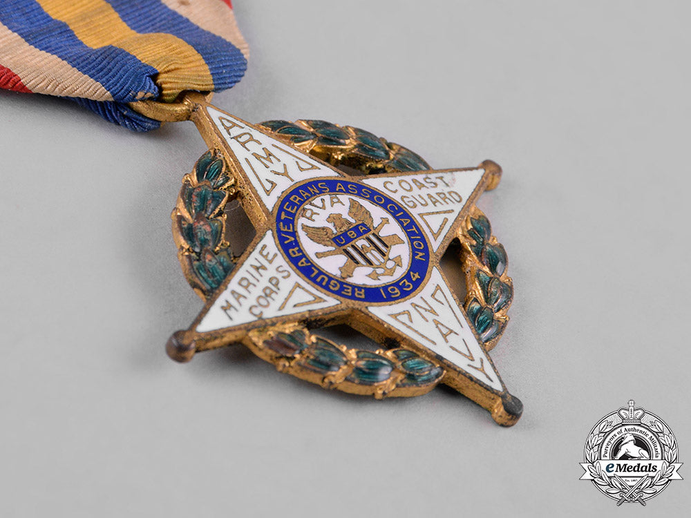 united_states._a_regular_veterans_association_membership_badge,_c.1935_c18-048279