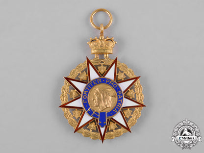 united_states._a_society_of_colonial_wars_membership_badge_in_gold,_by_j.e._caldwell,_c.1895_c18-048290