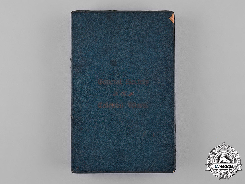 united_states._a_society_of_colonial_wars_membership_badge_in_gold,_by_j.e._caldwell,_c.1895_c18-048294