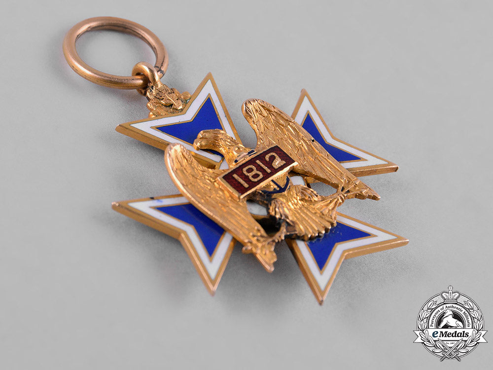 united_states._a_military_society_of_the_war_of1812_membership_badge_in_gold,_c.1890_c18-048355_1
