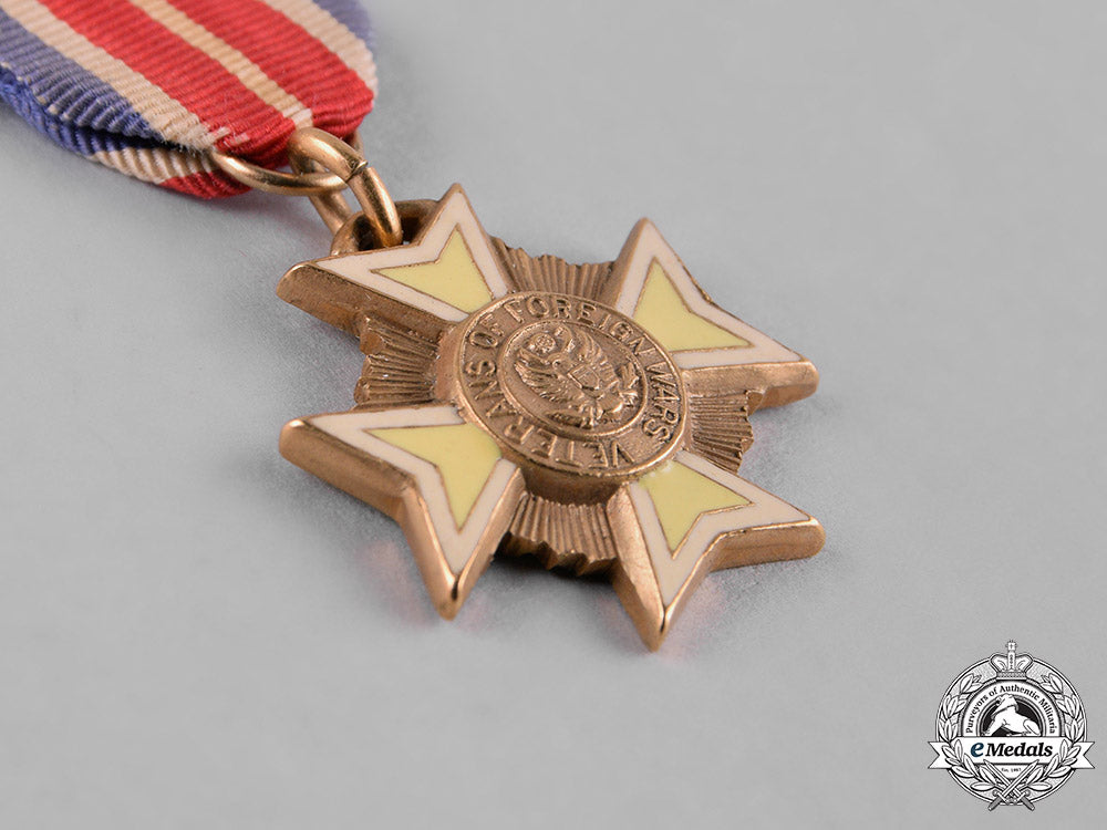 united_states._a_miniature_veterans_of_foreign_wars_of_the_united_states_membership_badge_c18-048367