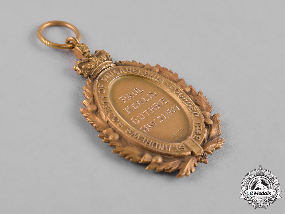 united_states._a_st._andrew’s_society_of_philadelphia_membership_badge_in_gold,_c.1951_c18-048415_1