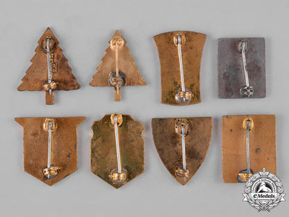 united_states._fifty-_one_regimental_insignia_badges_c18-048499