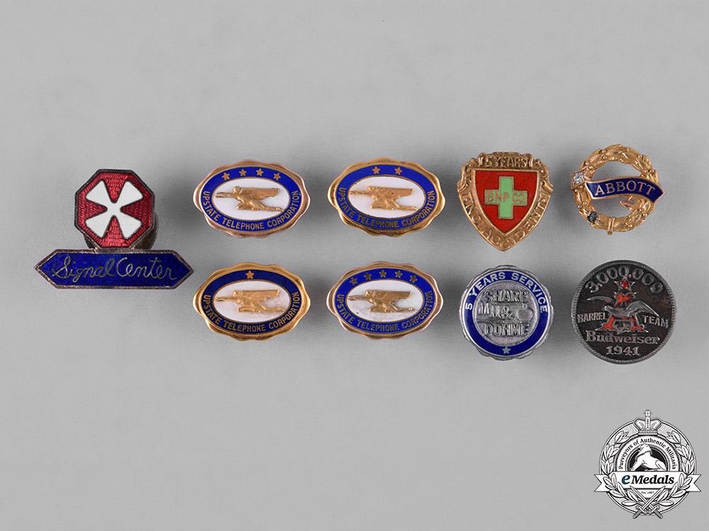 united_states._forty-_nine_regimental_insignia_and_corporation_badges_c18-048512