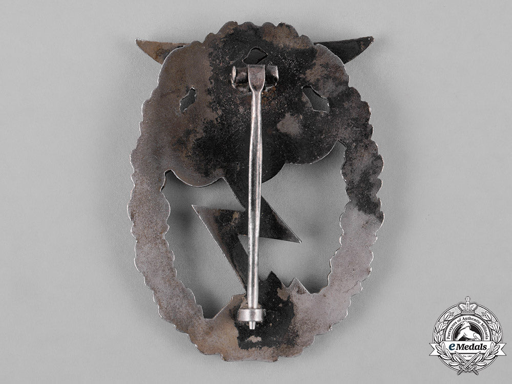 germany,_luftwaffe._a_ground_assault_badge,_early1957_issue_c18-048727_1
