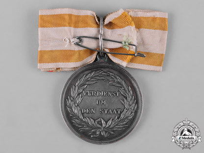 prussia,_kingdom._a_military_honour_medal,_ii_class,_ladies_recipient_c18-048863_1_1