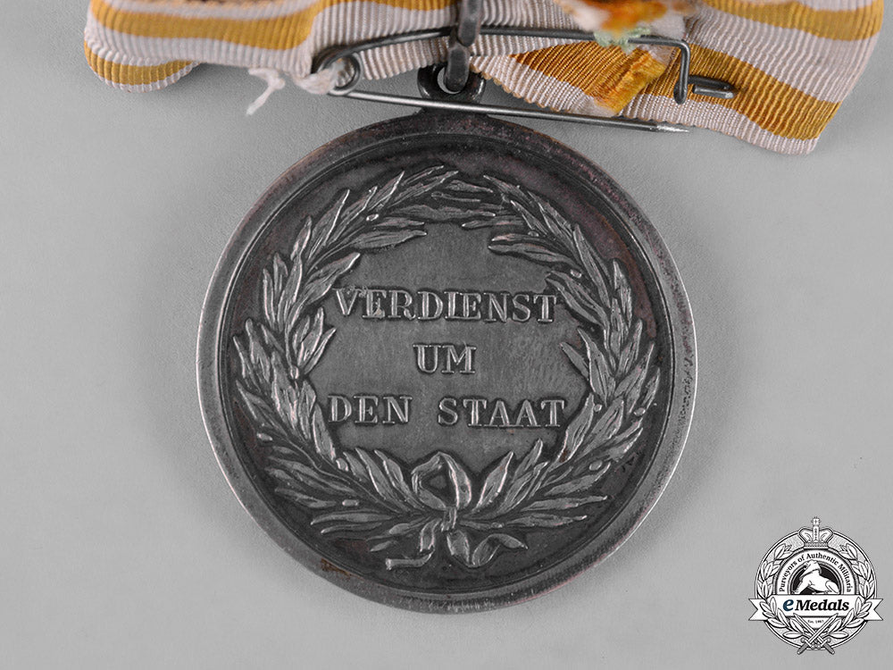 prussia,_kingdom._a_military_honour_medal,_ii_class,_ladies_recipient_c18-048864_1_1