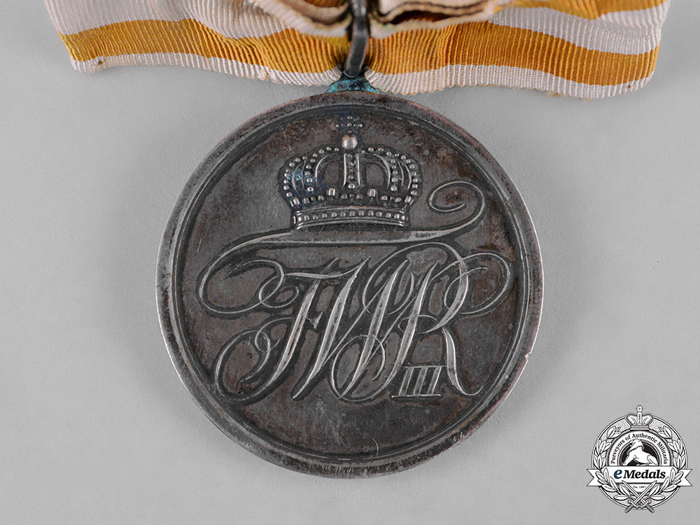 prussia,_kingdom._a_military_honour_medal,_ii_class,_ladies_recipient_c18-048865_1_1