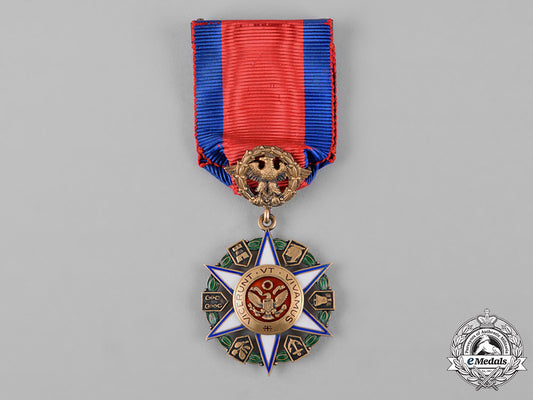united_states._a_society_of_american_wars_of_the_united_states_membership_badge,_c.1900_c18-049039