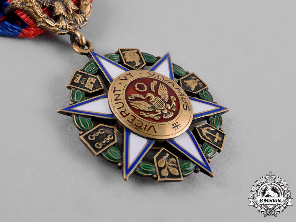 united_states._a_society_of_american_wars_of_the_united_states_membership_badge,_c.1900_c18-049043