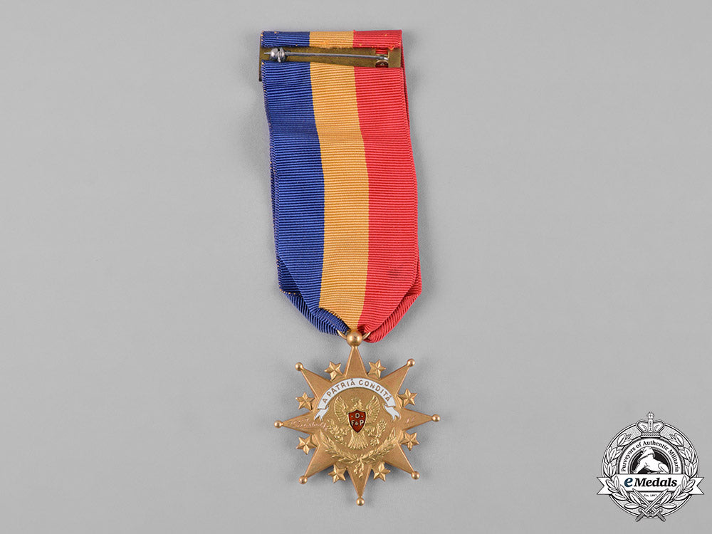 united_states._a_national_society_magna_charta_dames_membership_badge_in_gold,_c.1910_c18-049047_1