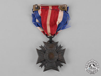 united_states._a_veterans_of_foreign_wars_of_the_united_states_membership_badge_c18-049131