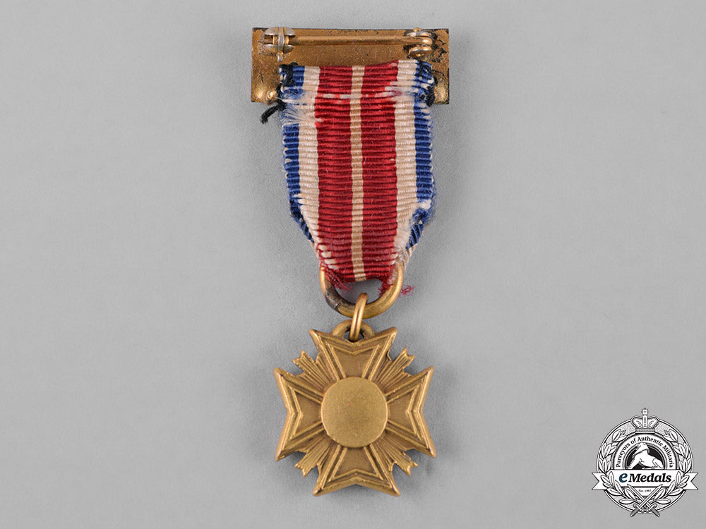 united_states._a_miniature_veterans_of_foreign_wars_of_the_united_states_membership_badge_c18-049171