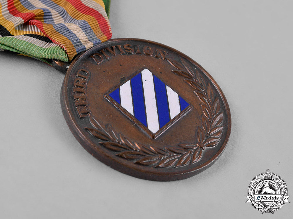 united_states._an_official_medal_of_the_third_division,_c.1919_c18-049198_1