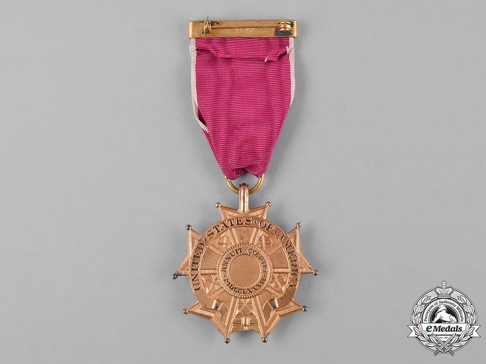 united_states._a_legion_of_merit,_officer_grade,_c.1950_c18-049334
