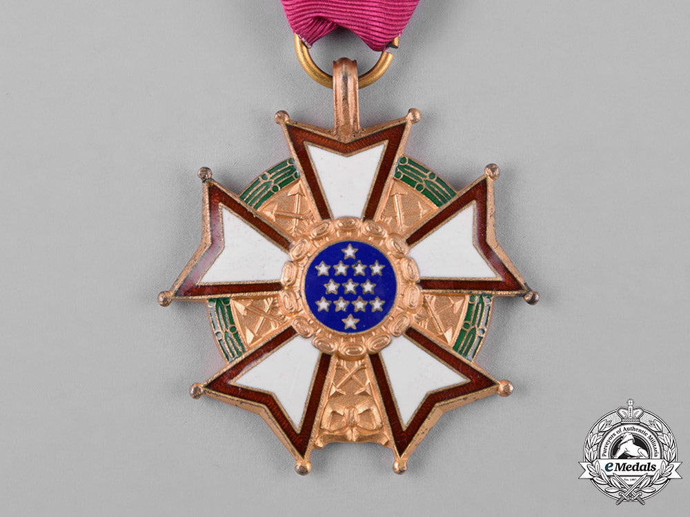 united_states._a_legion_of_merit,_officer_grade,_c.1950_c18-049335